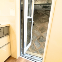 高槻南平台新築戸建て家事に嬉しい勝手口も設置